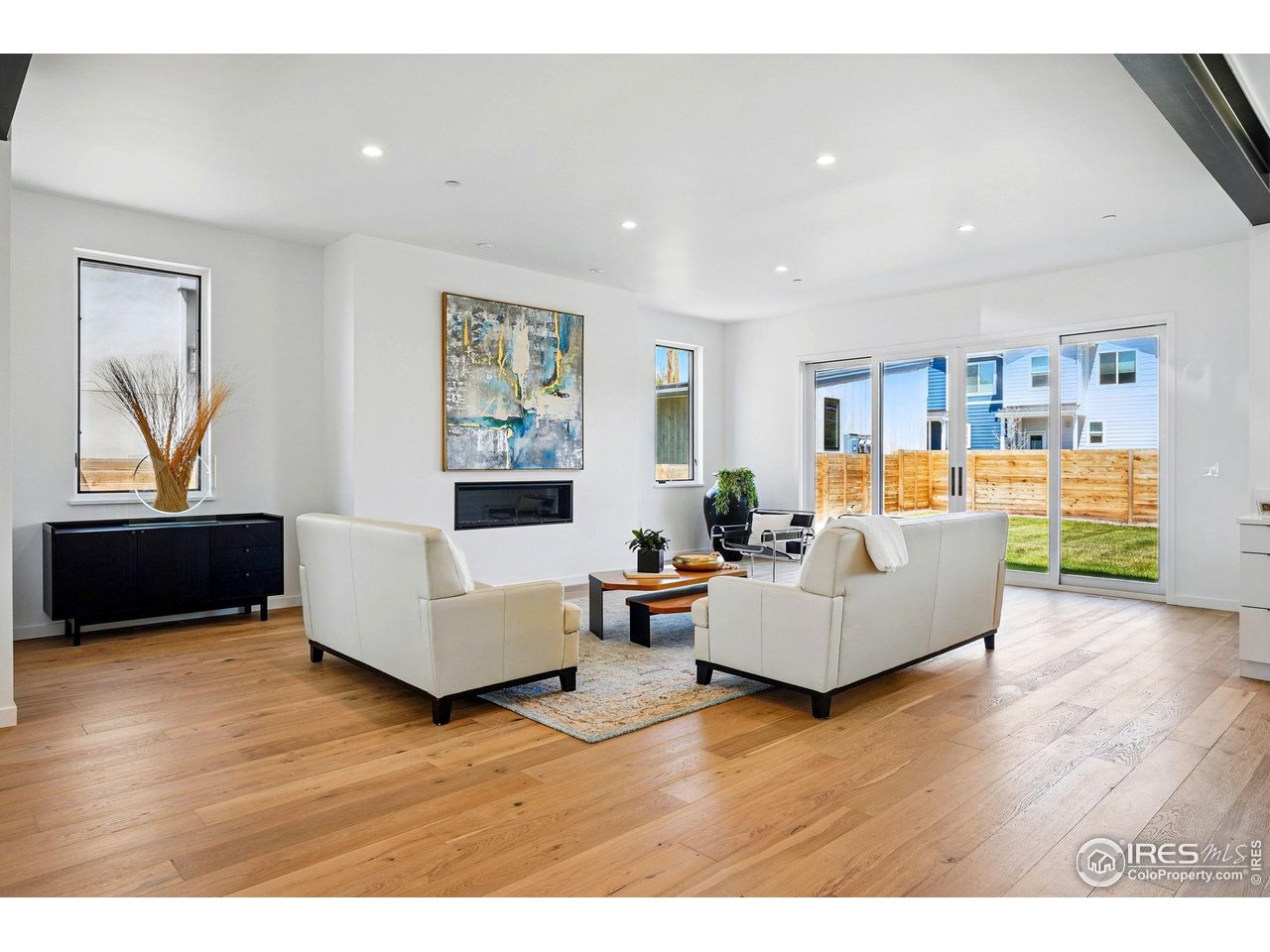 2125 Vine Ave