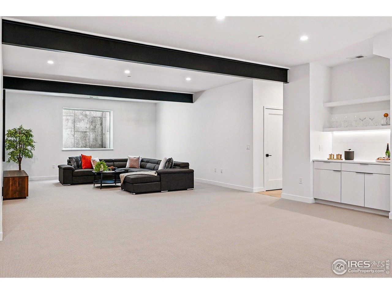 2125 Vine Ave