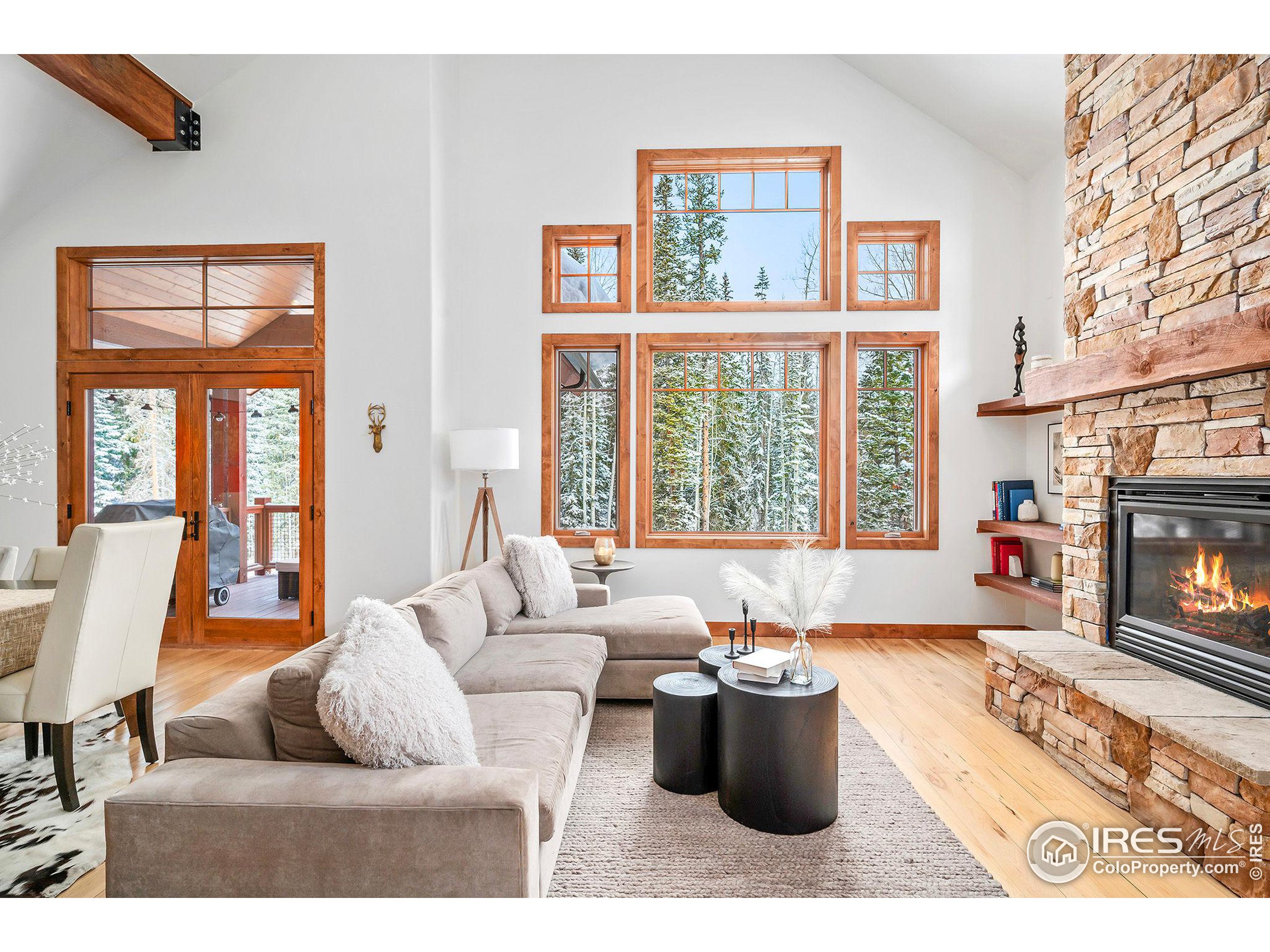 65 Lake Trail Ct
