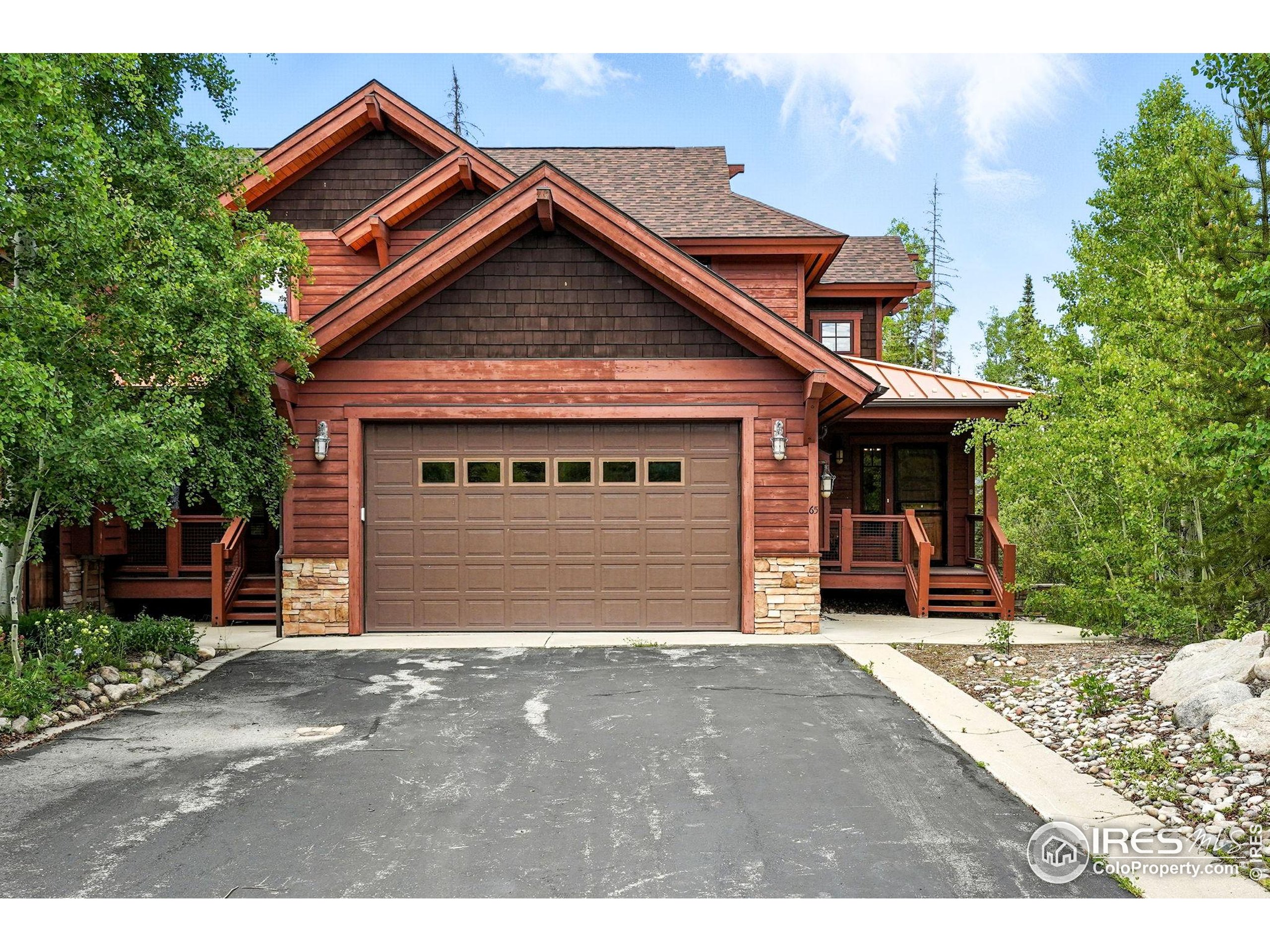 65 Lake Trail Ct