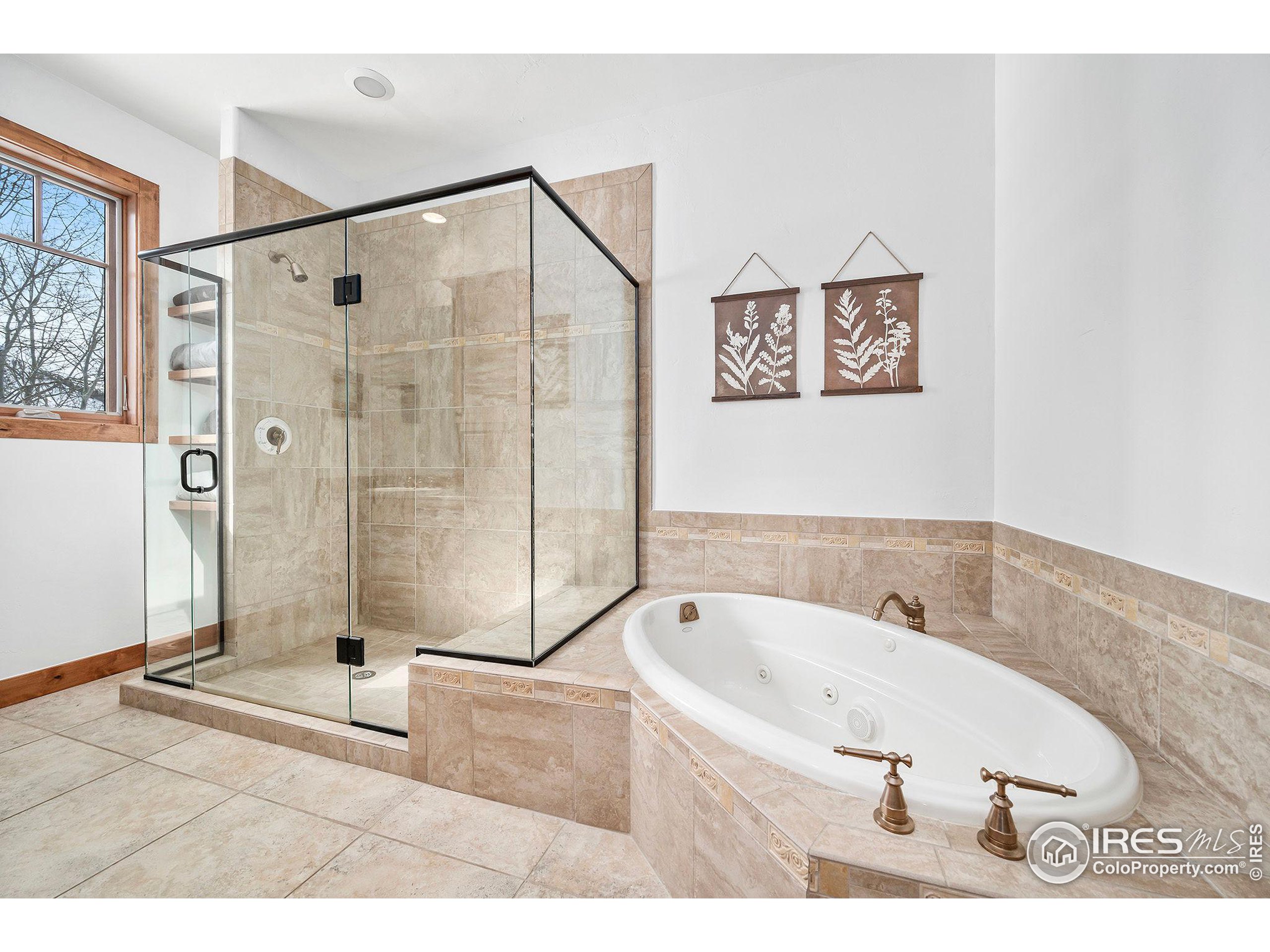 65 Lake Trail Ct
