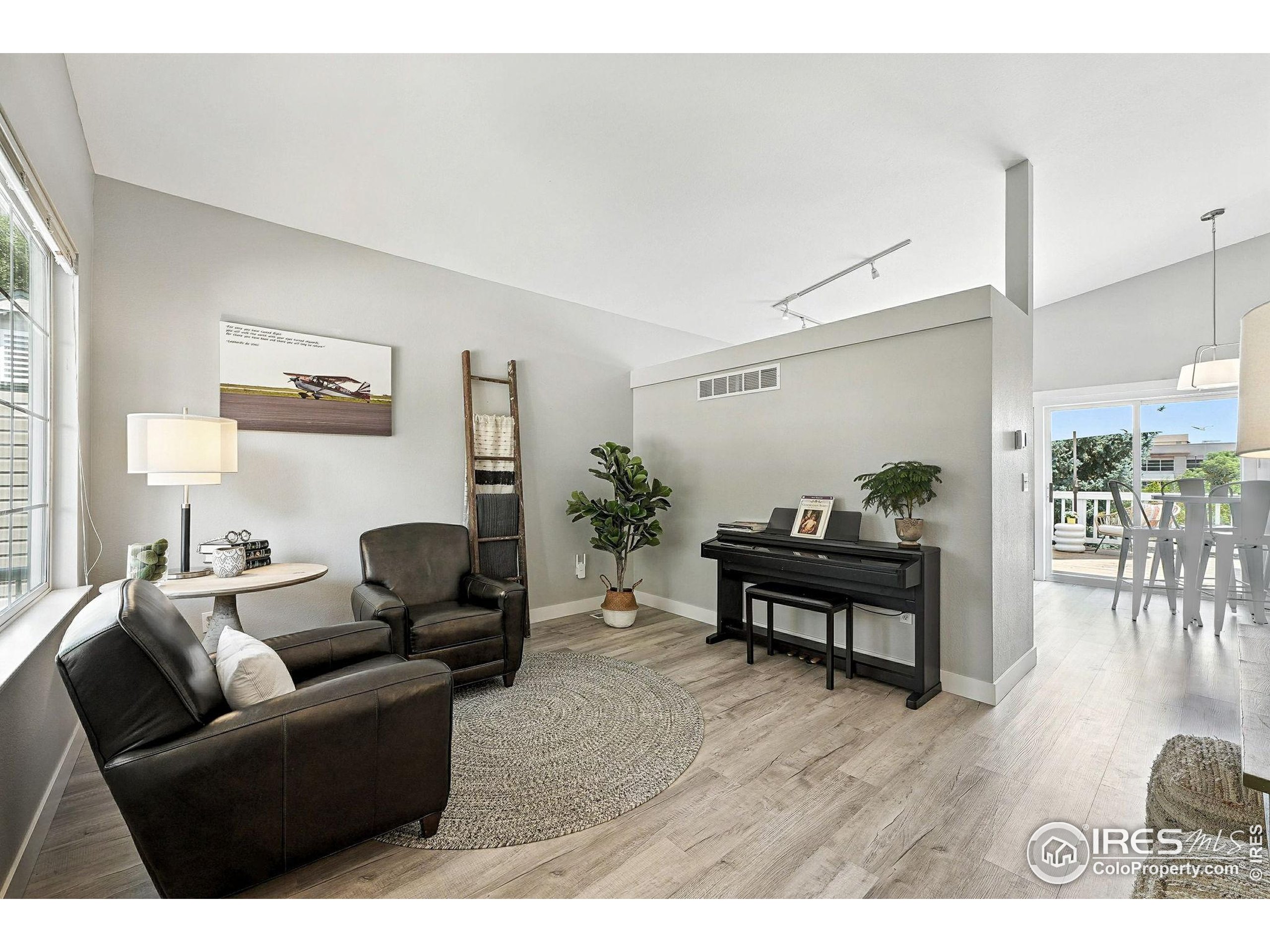 1818 Clover Creek Dr