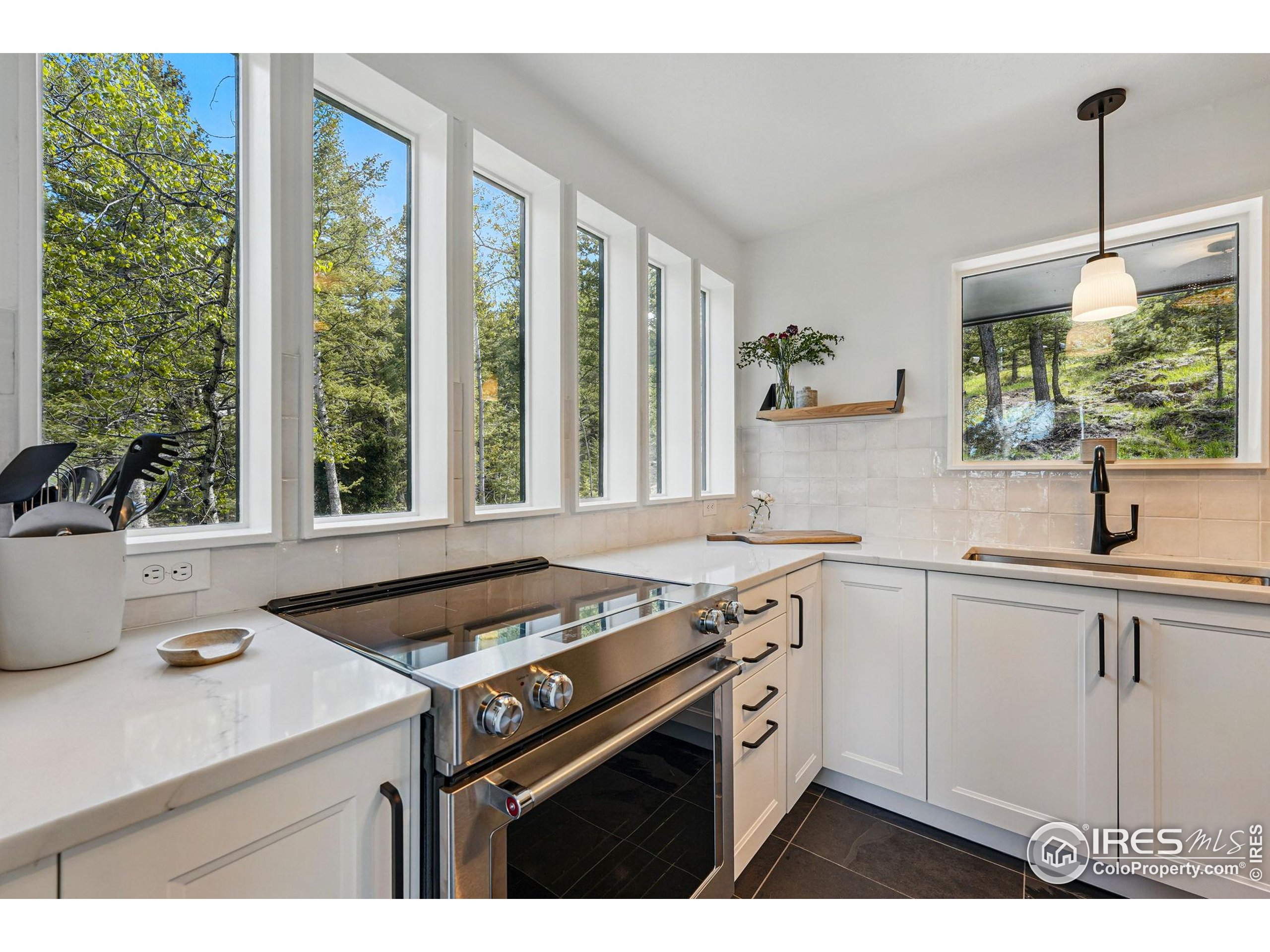 1750 Deer Trail Rd