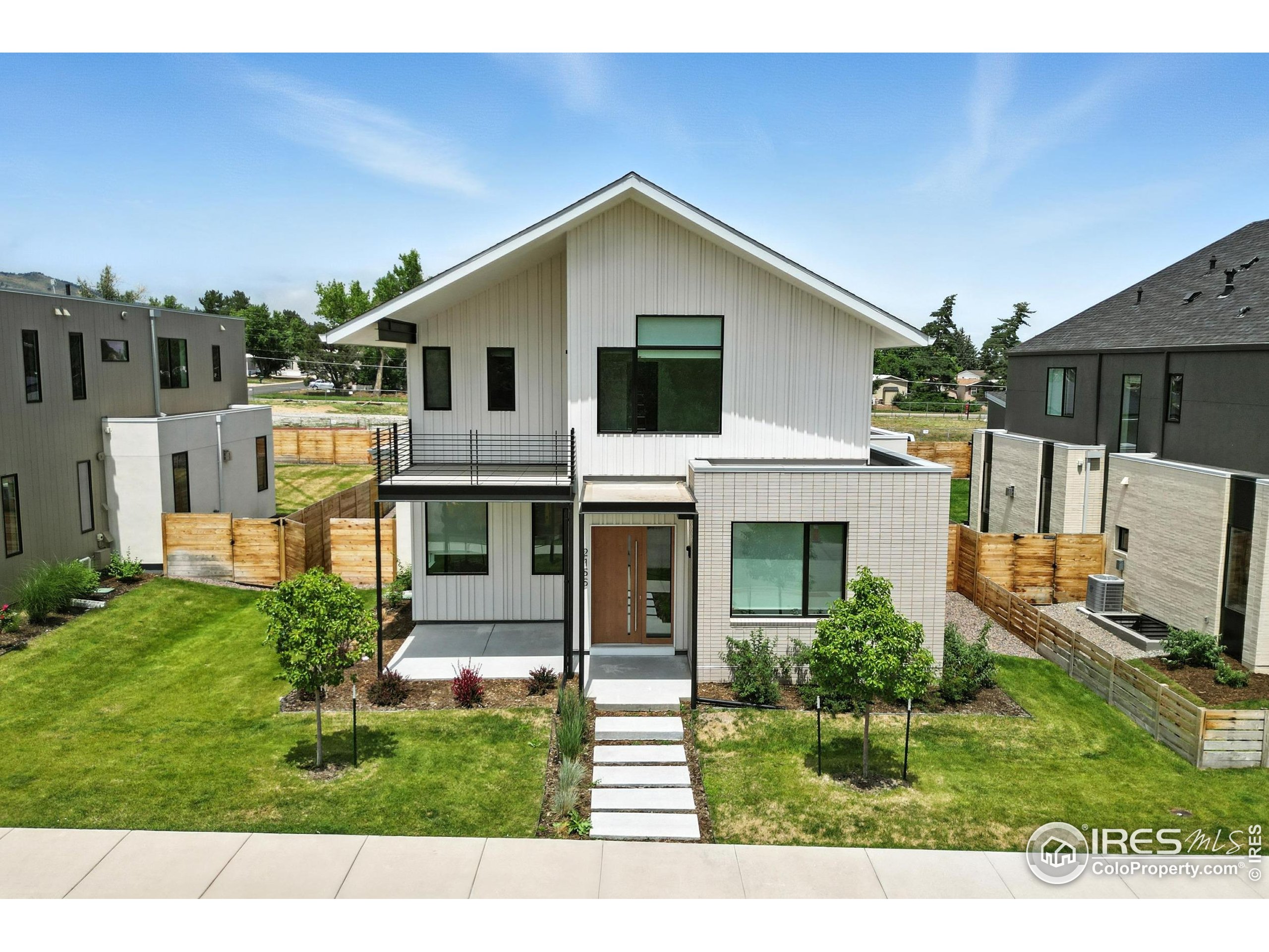 2155 Vine Ave