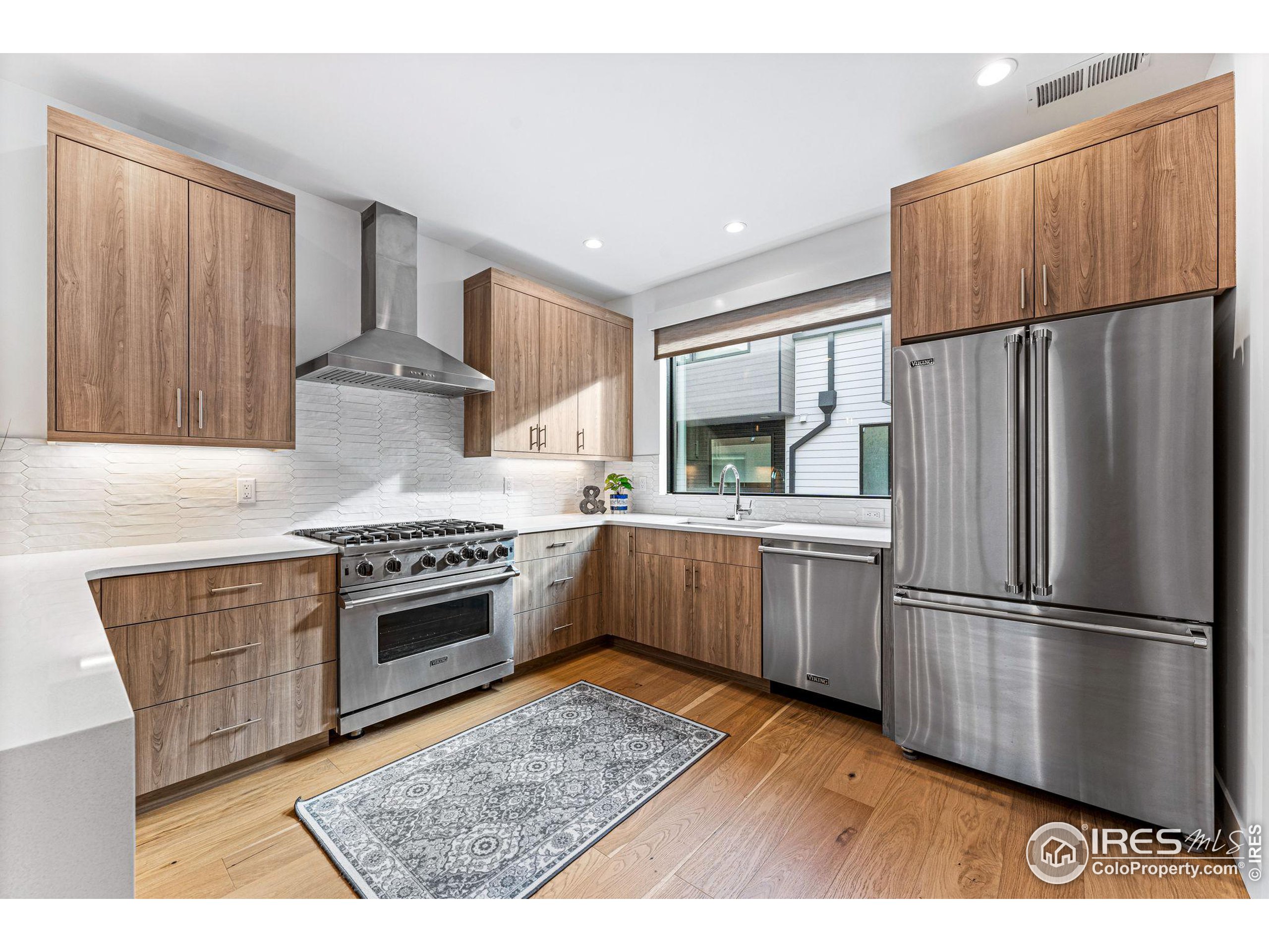 2465 Walnut St 8