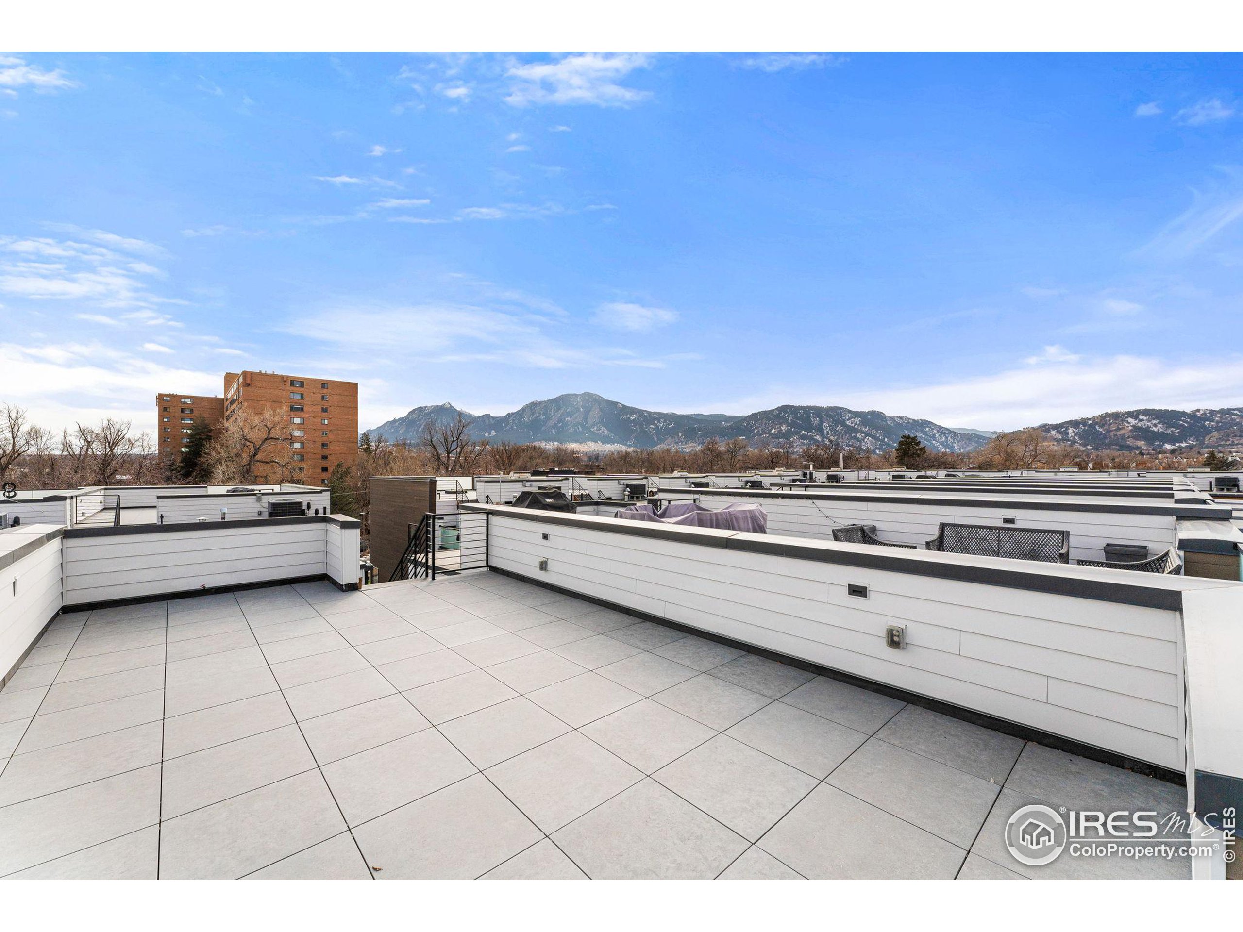 2465 Walnut St 8