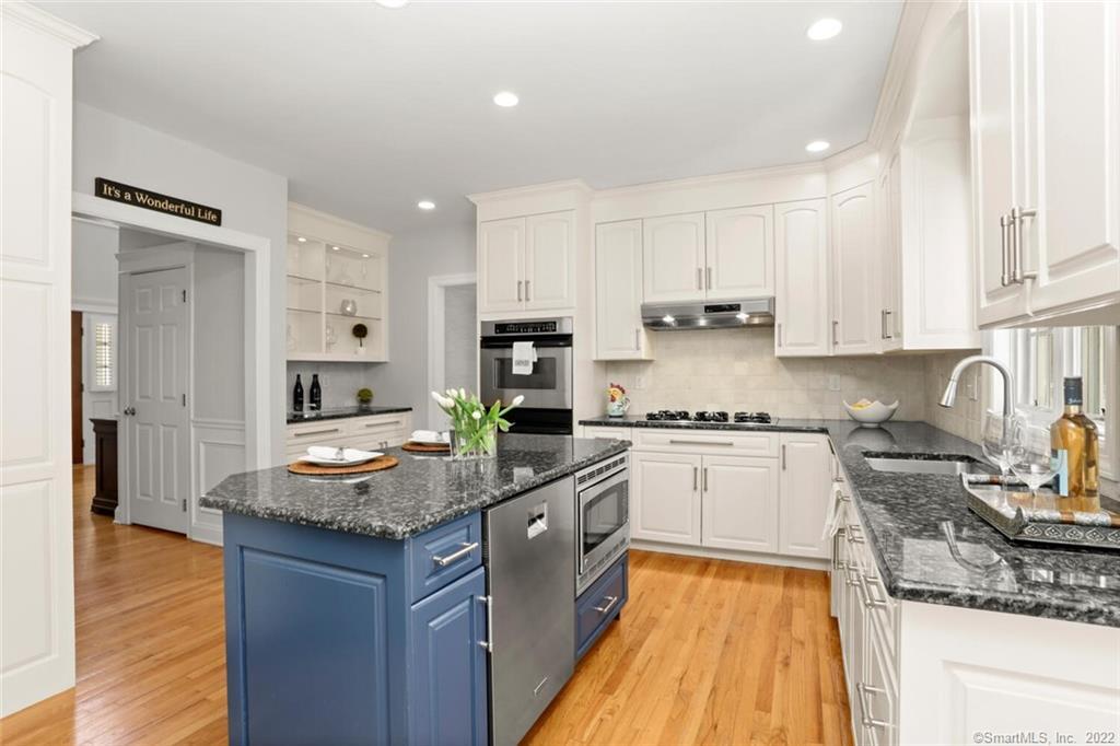 1685 Boston Post Road