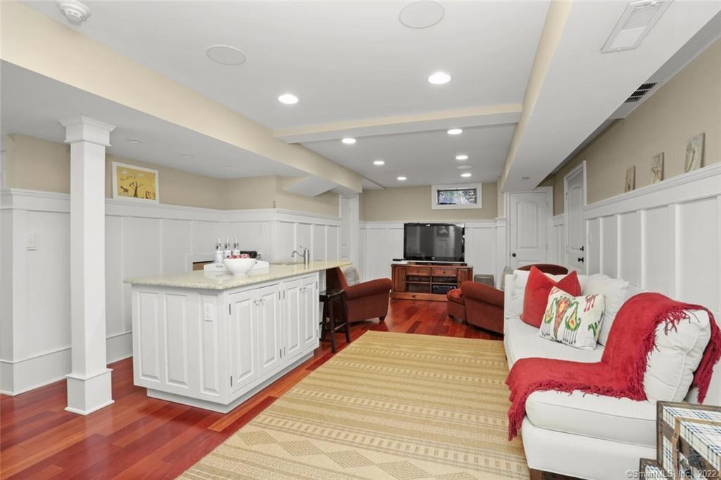 1685 Boston Post Road