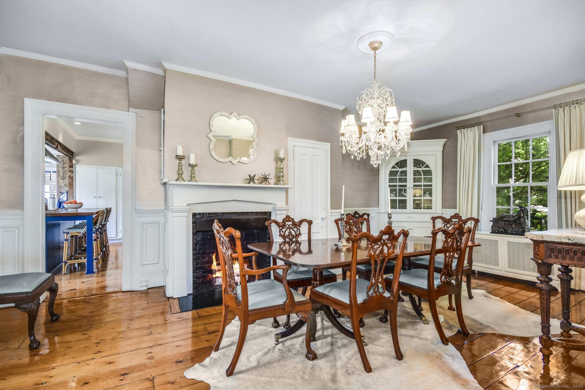 202 Old Kings Highway North