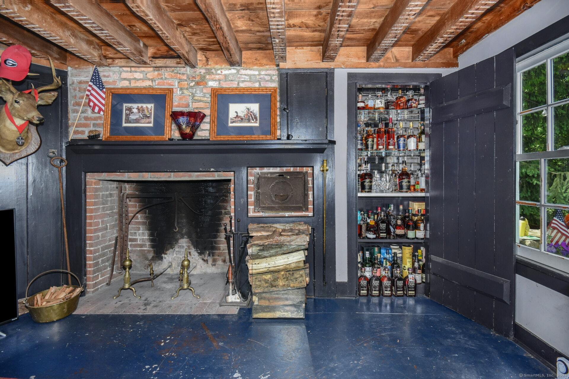 202 Old Kings Highway North