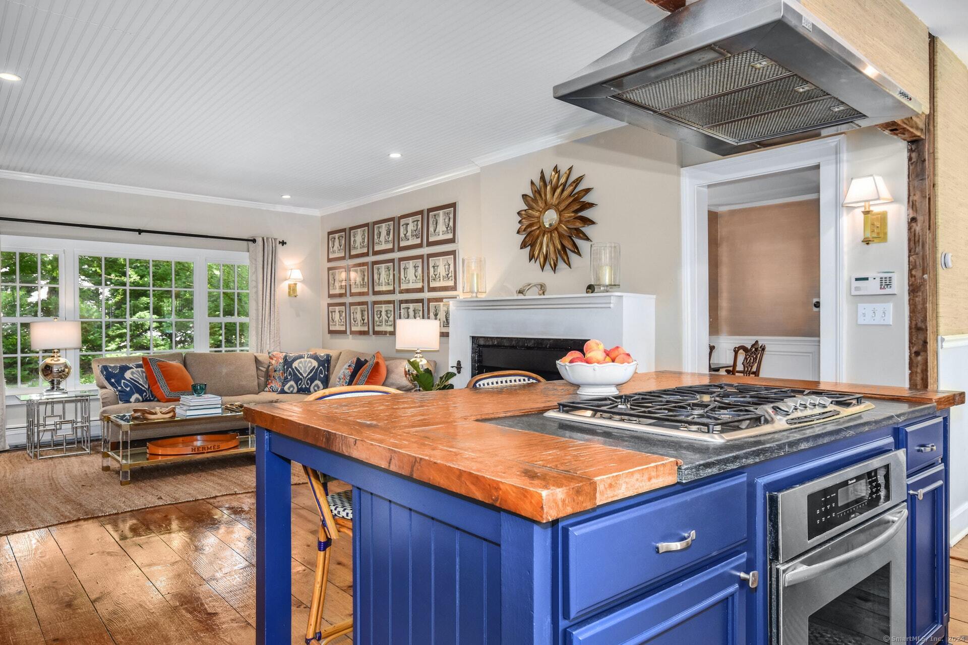 202 Old Kings Highway North