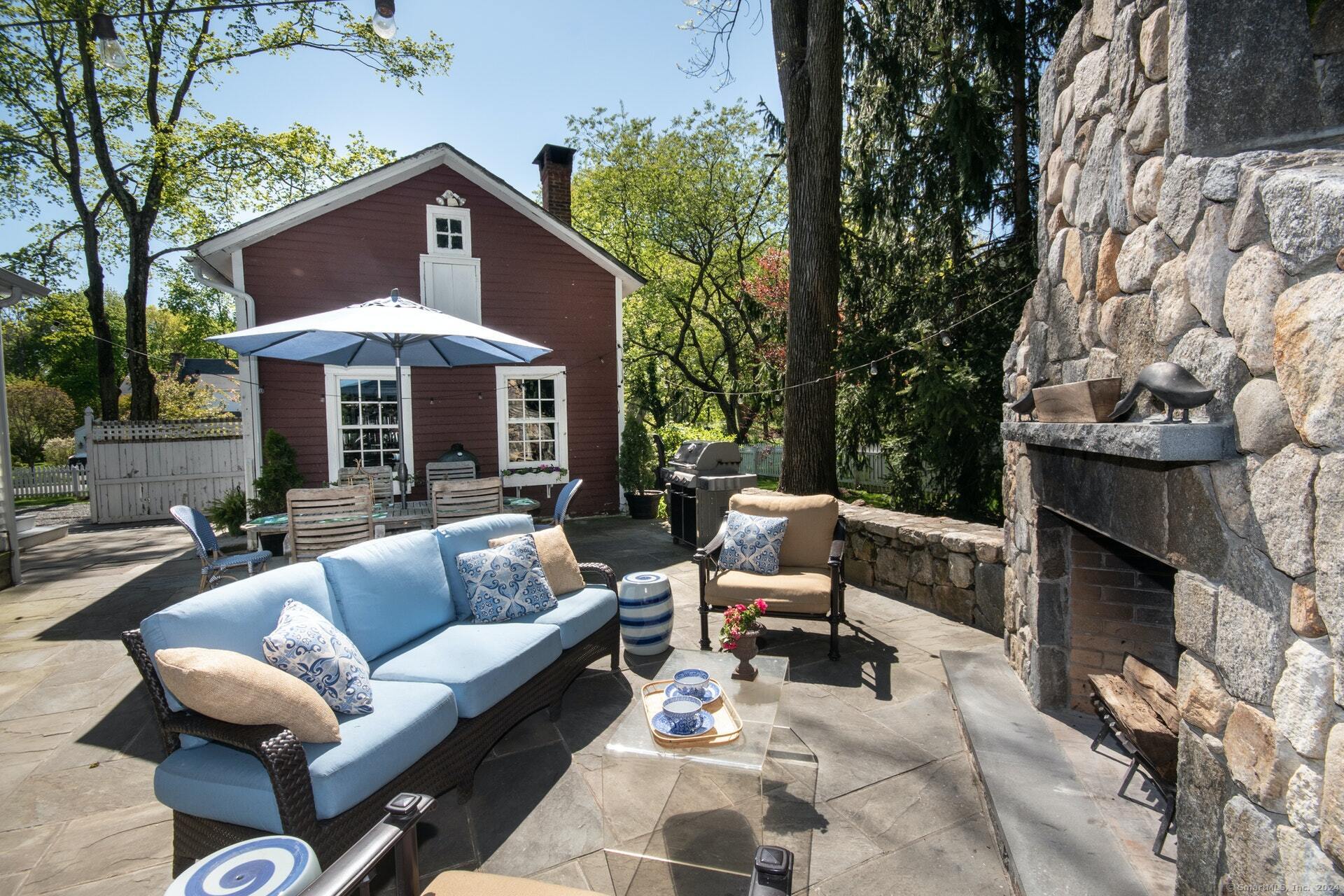 202 Old Kings Highway North