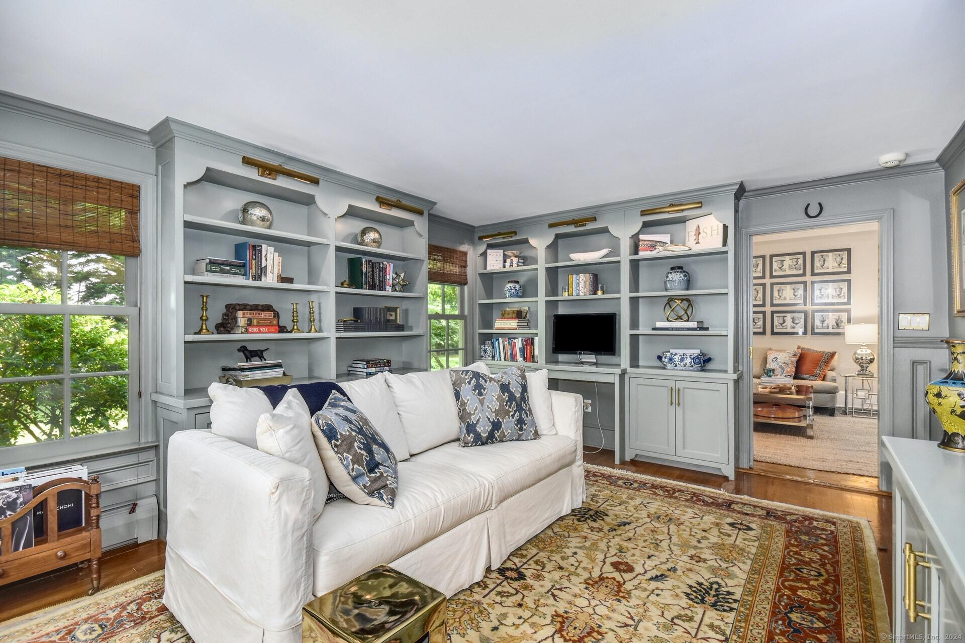 202 Old Kings Highway North