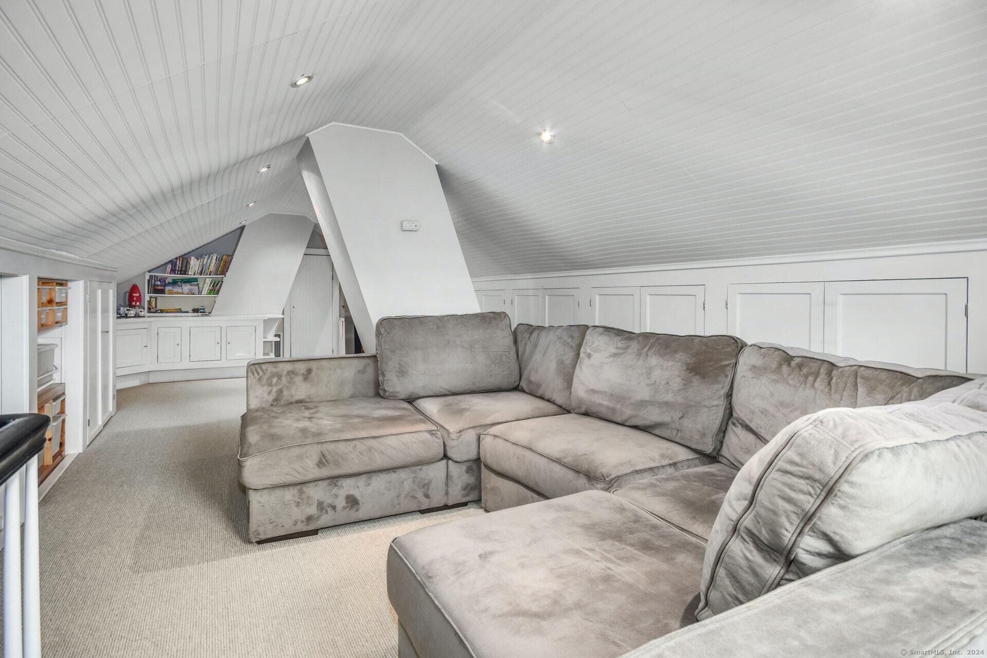 202 Old Kings Highway North