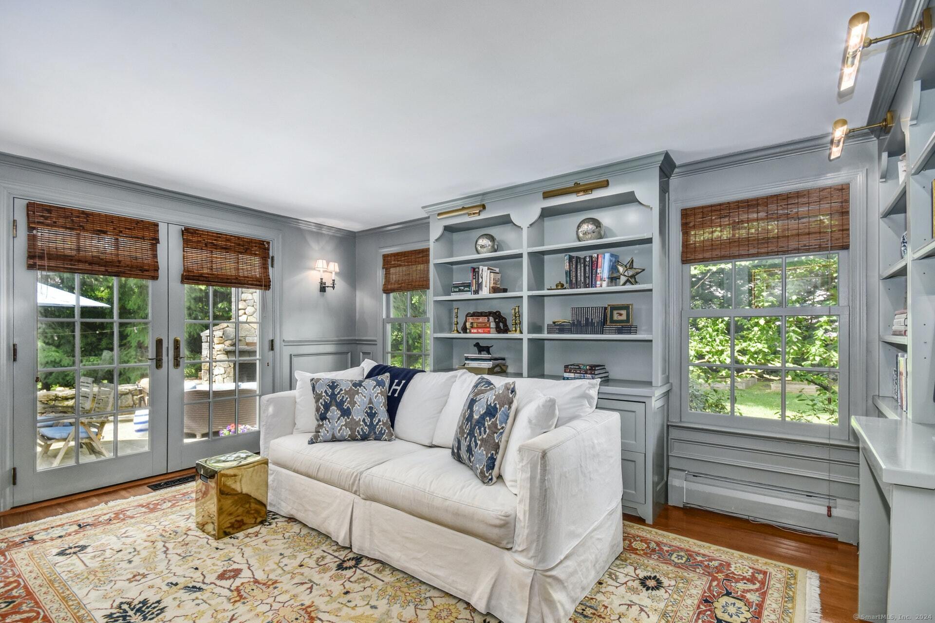202 Old Kings Highway North