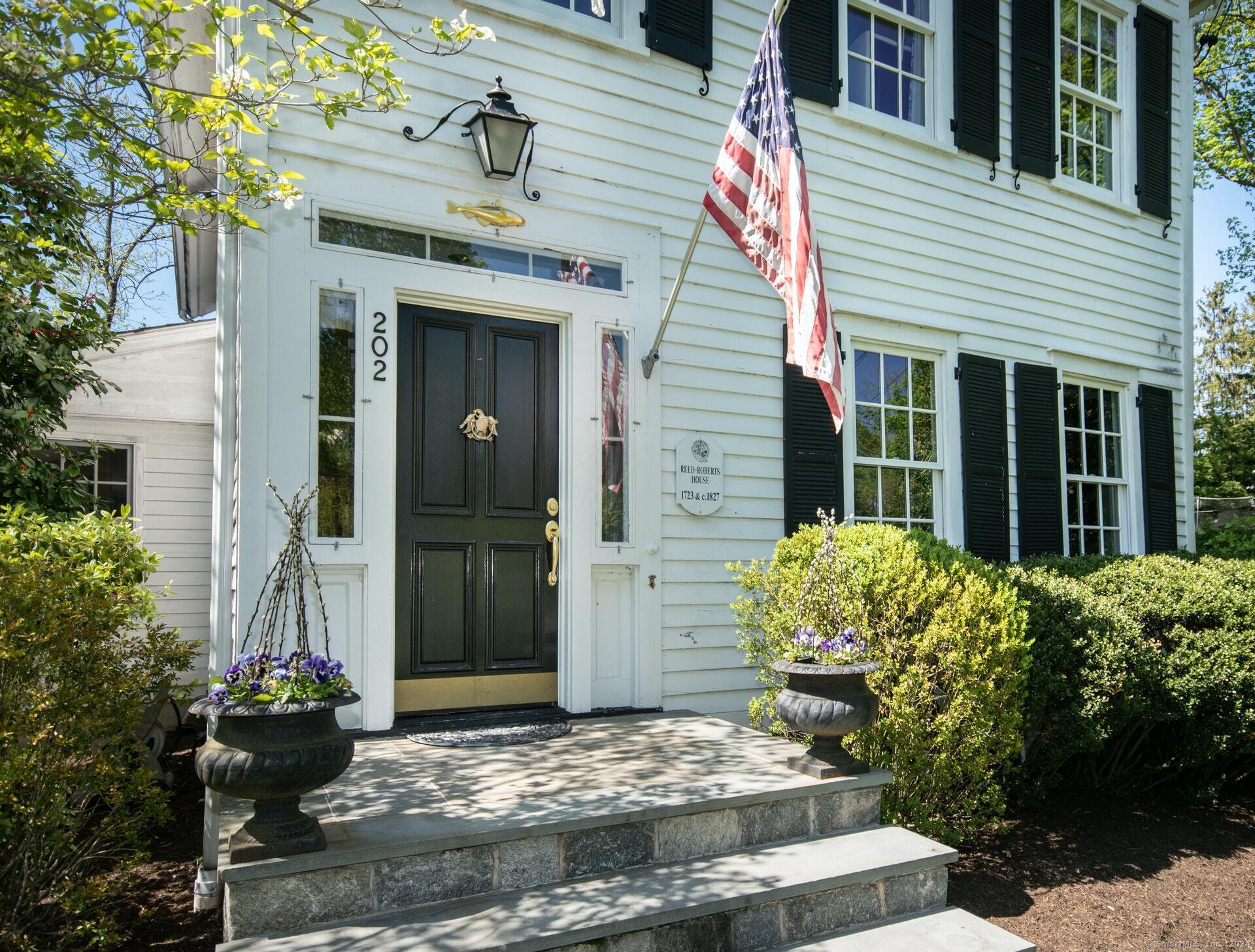 202 Old Kings Highway North