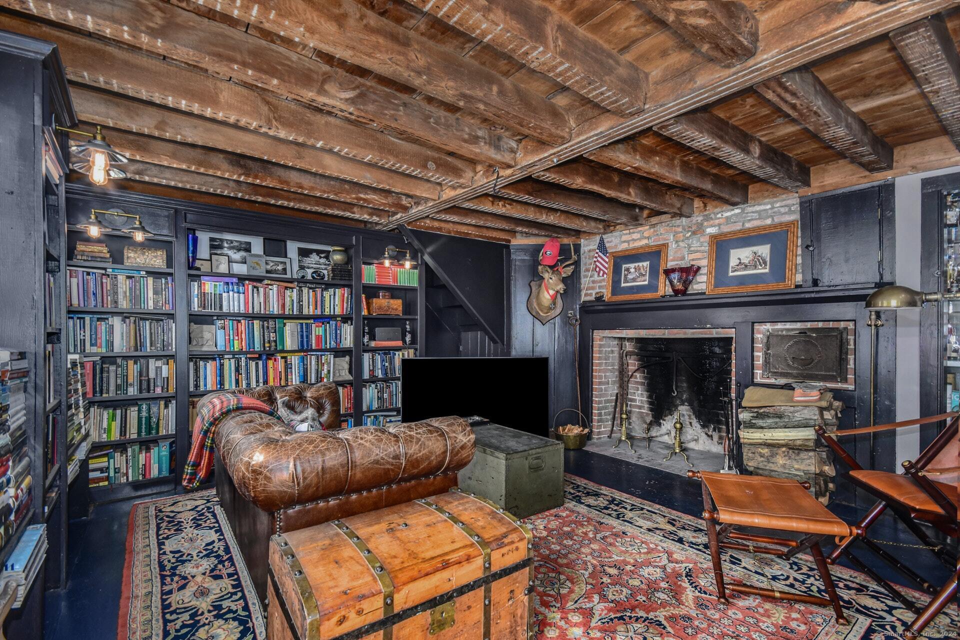 202 Old Kings Highway North