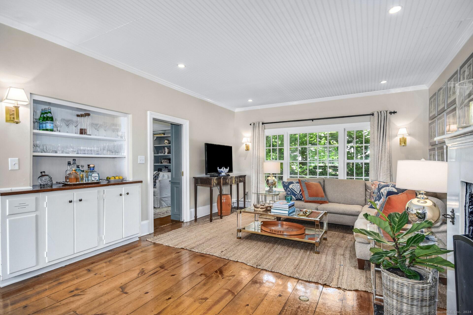 202 Old Kings Highway North