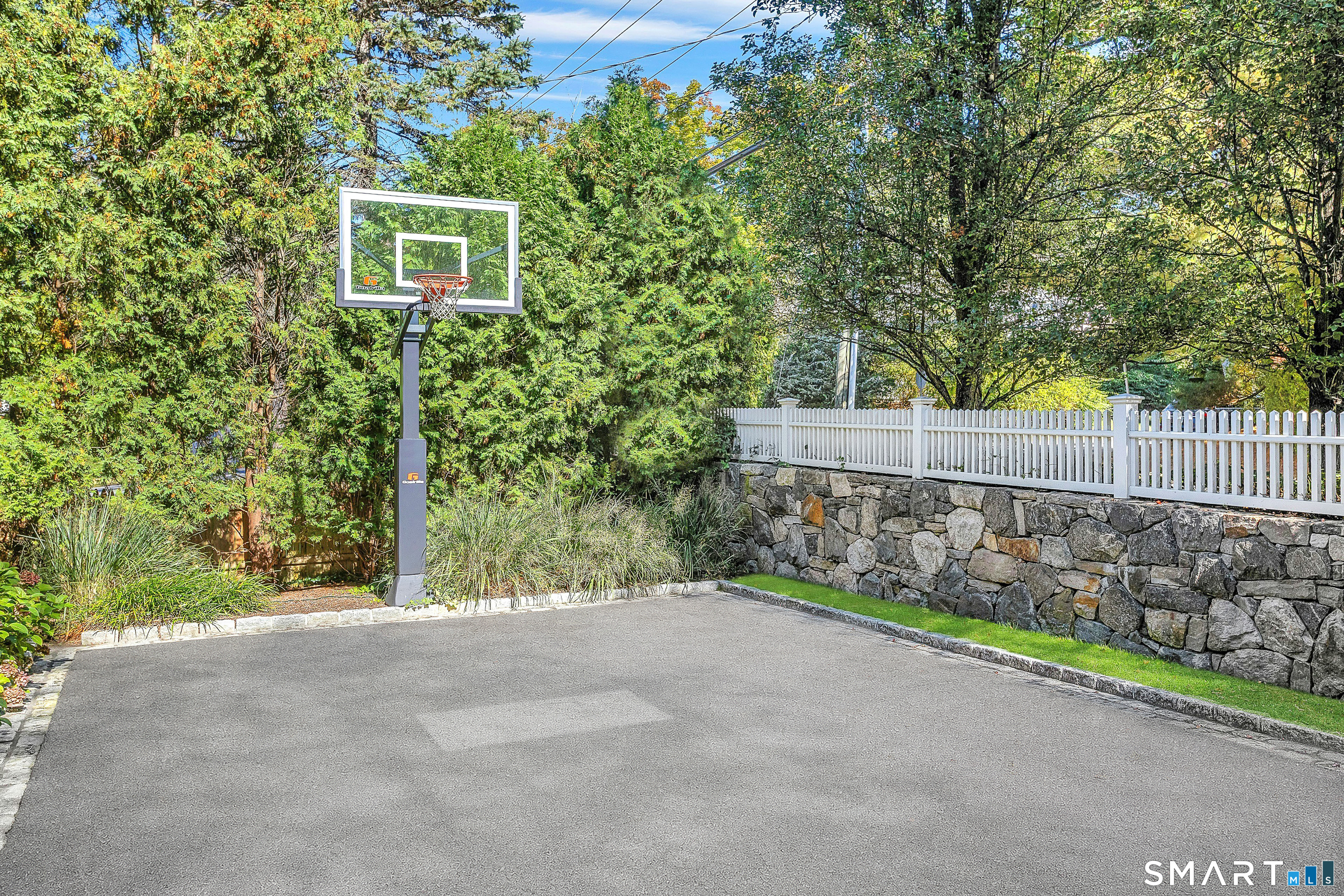 93 Mansfield Avenue
