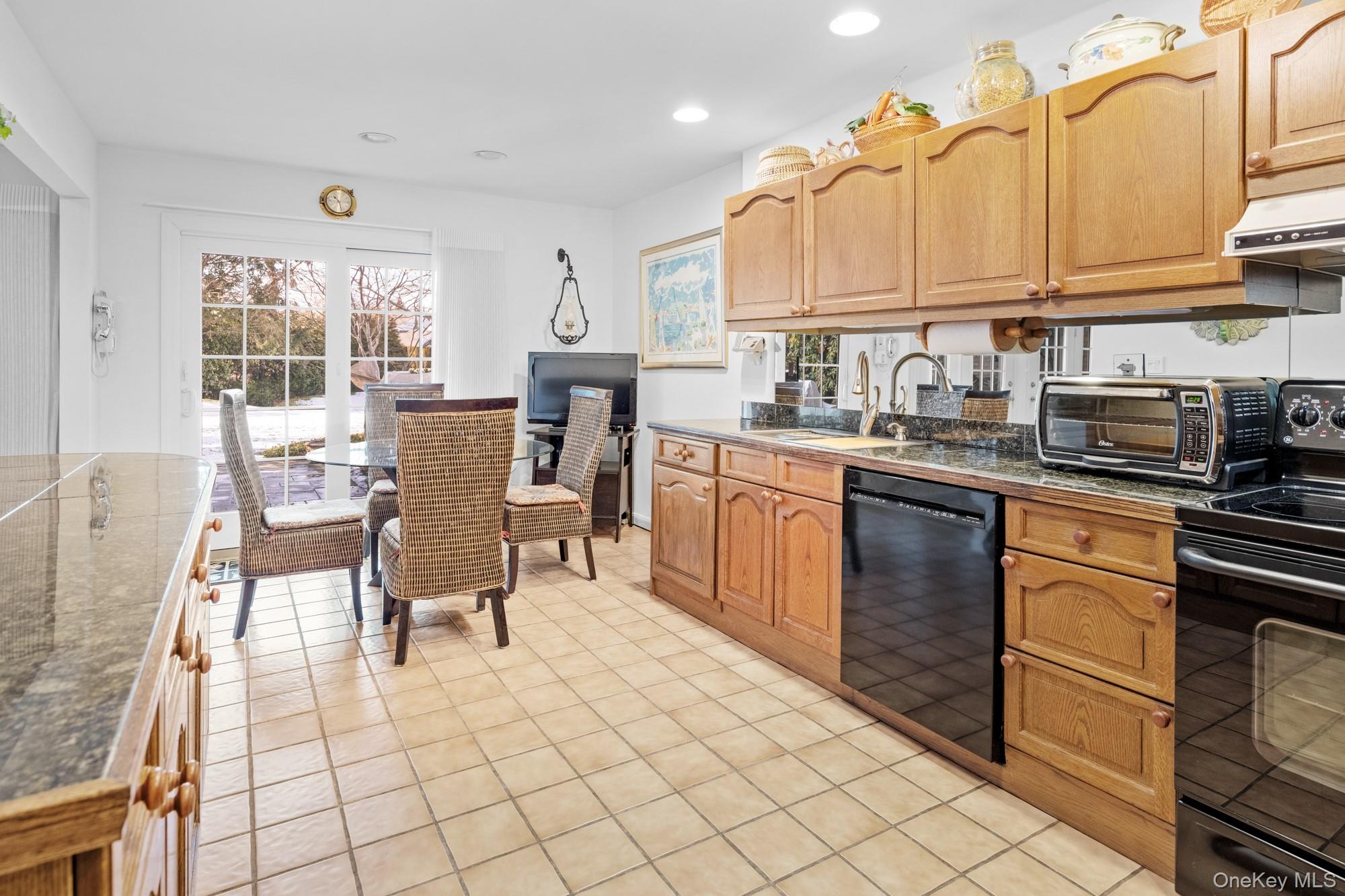 520 Hampton Road Unit: 5