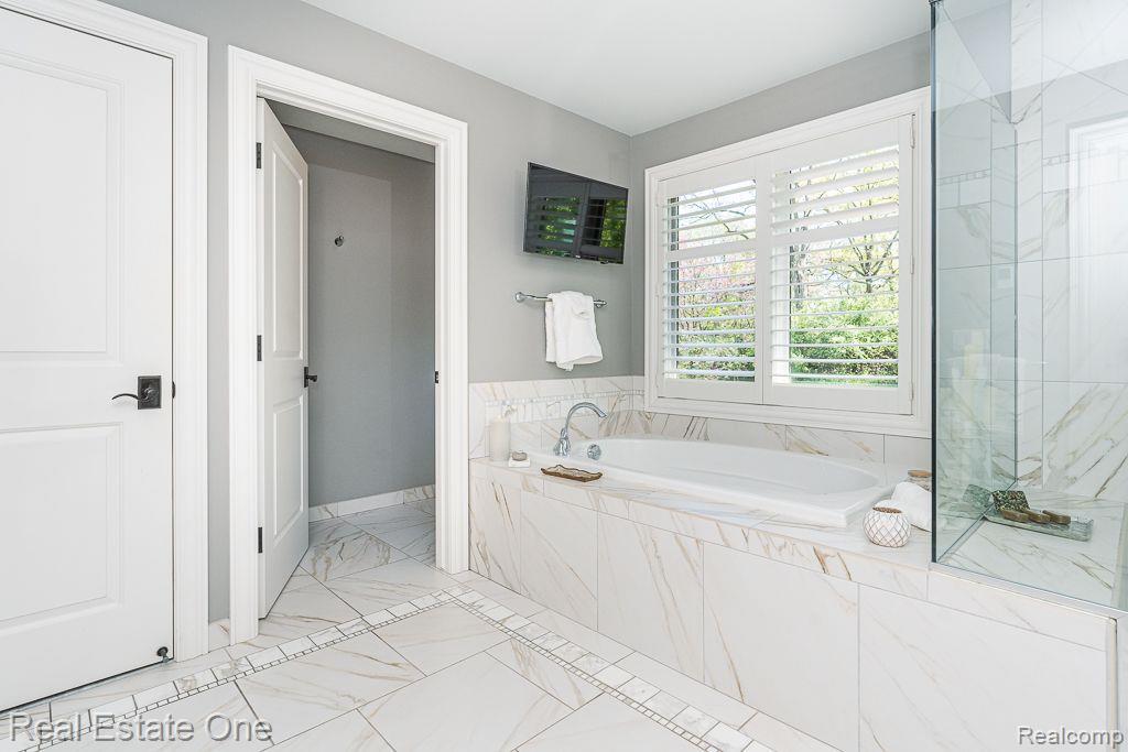 611 Wellington CIR
