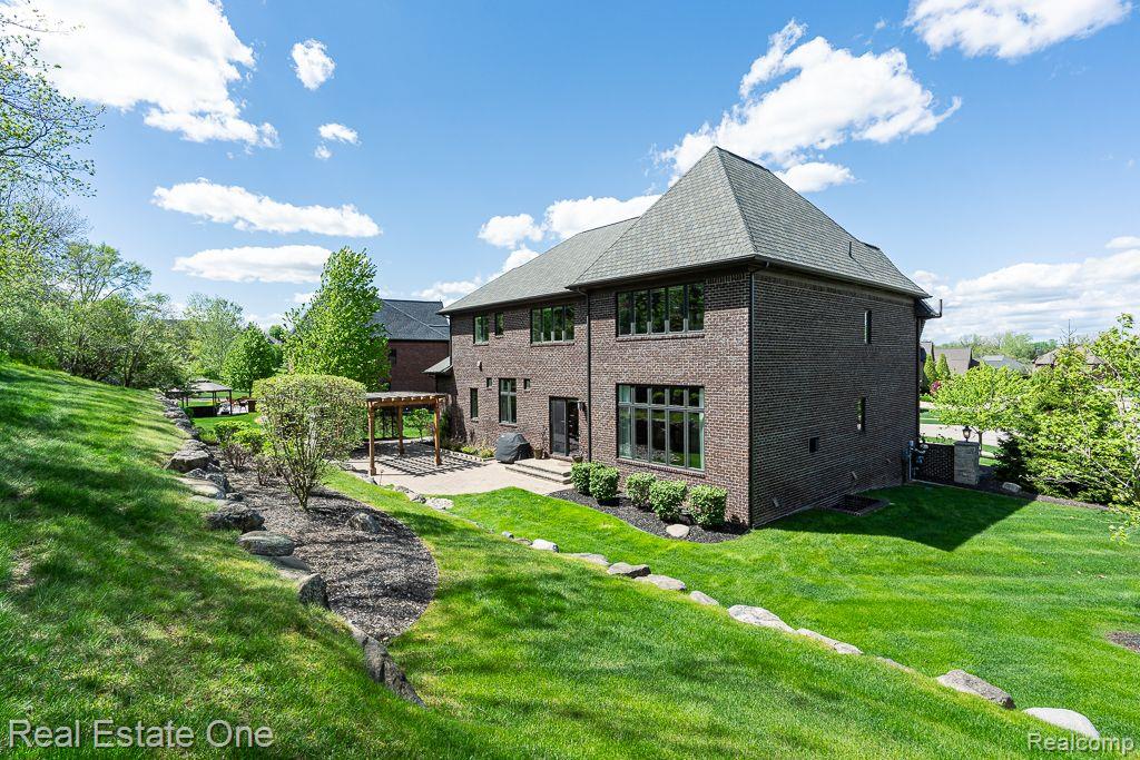 611 Wellington CIR
