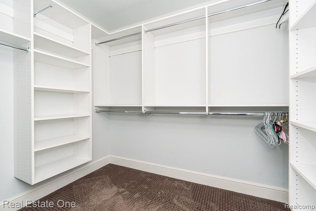 611 Wellington CIR