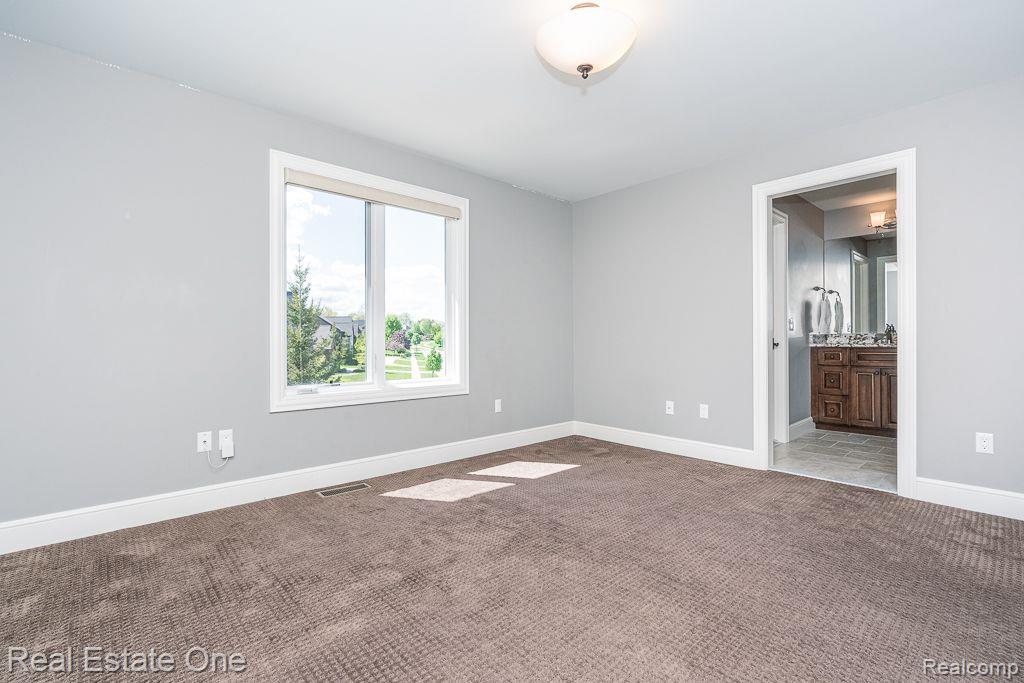 611 Wellington CIR