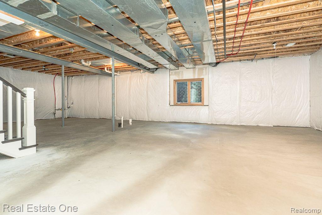 611 Wellington CIR