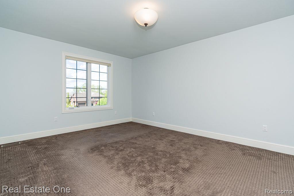 611 Wellington CIR