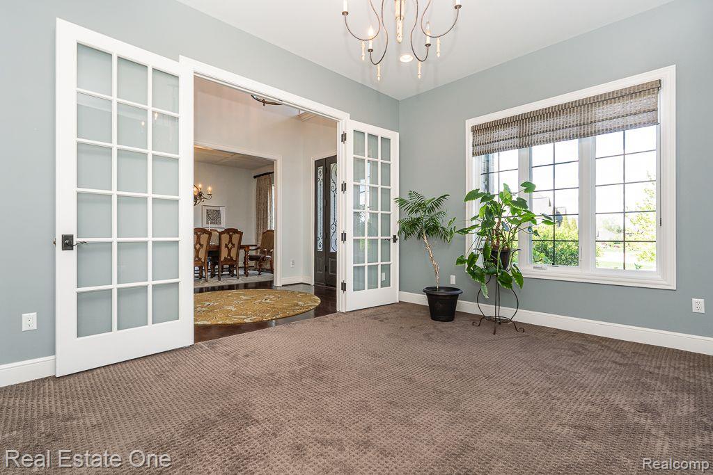 611 Wellington CIR
