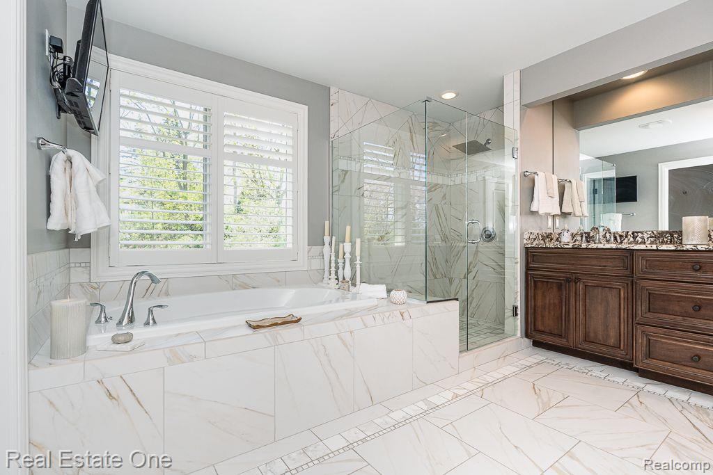611 Wellington CIR