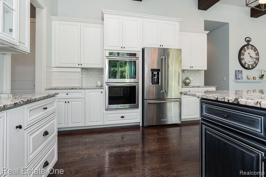 611 Wellington CIR