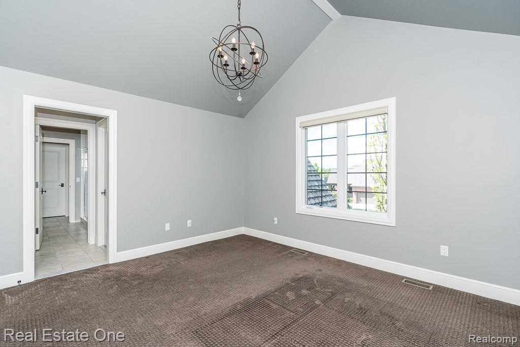611 Wellington CIR