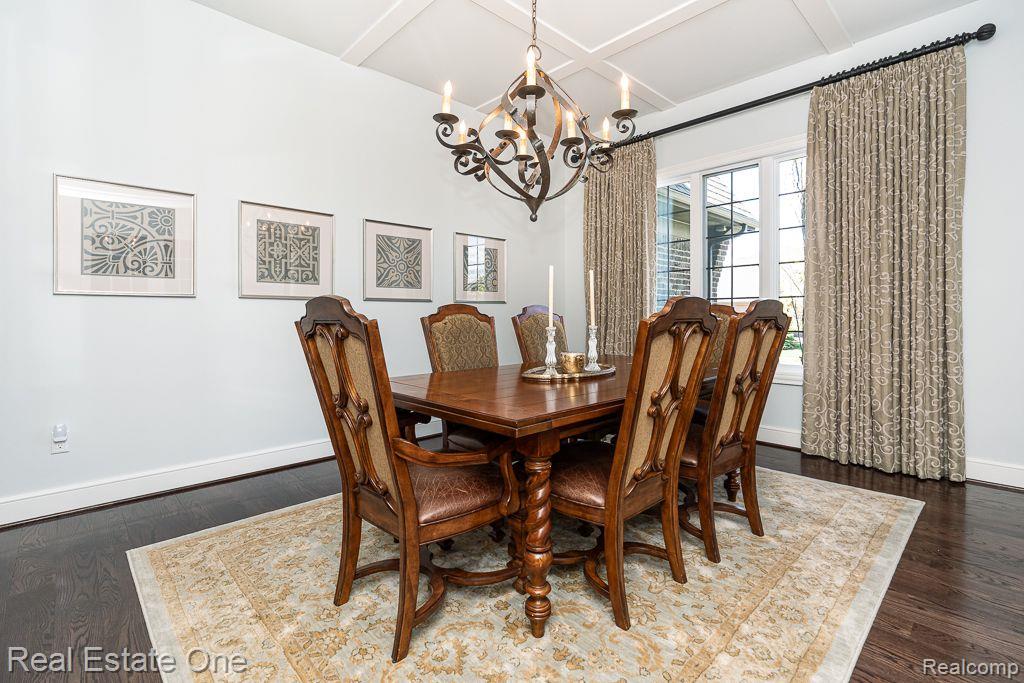 611 Wellington CIR