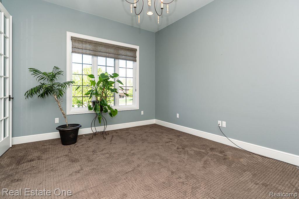 611 Wellington CIR