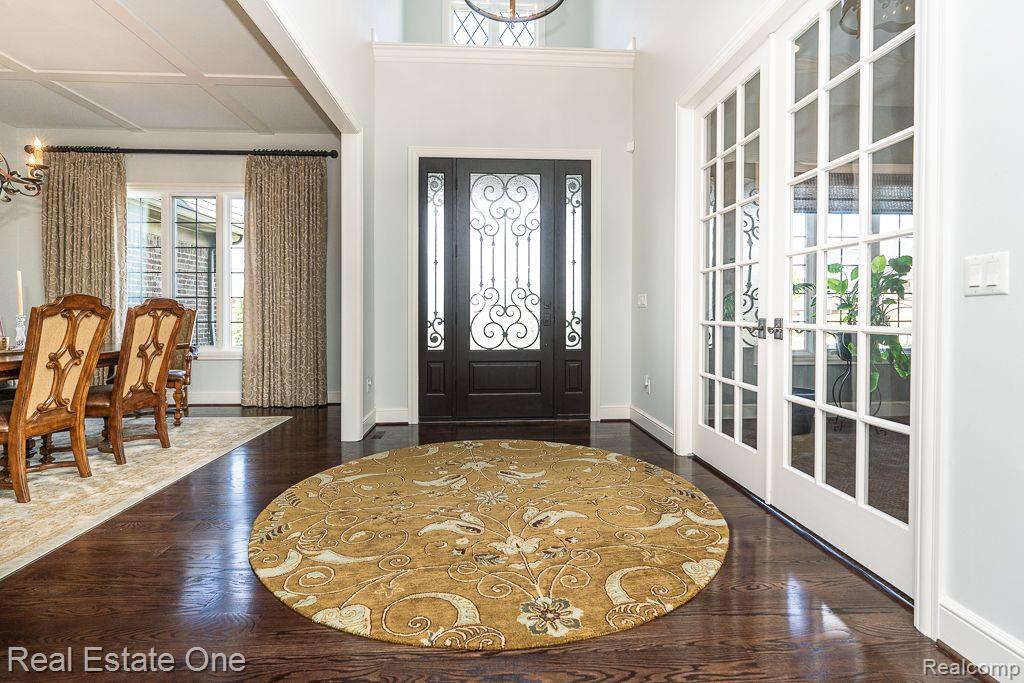 611 Wellington CIR