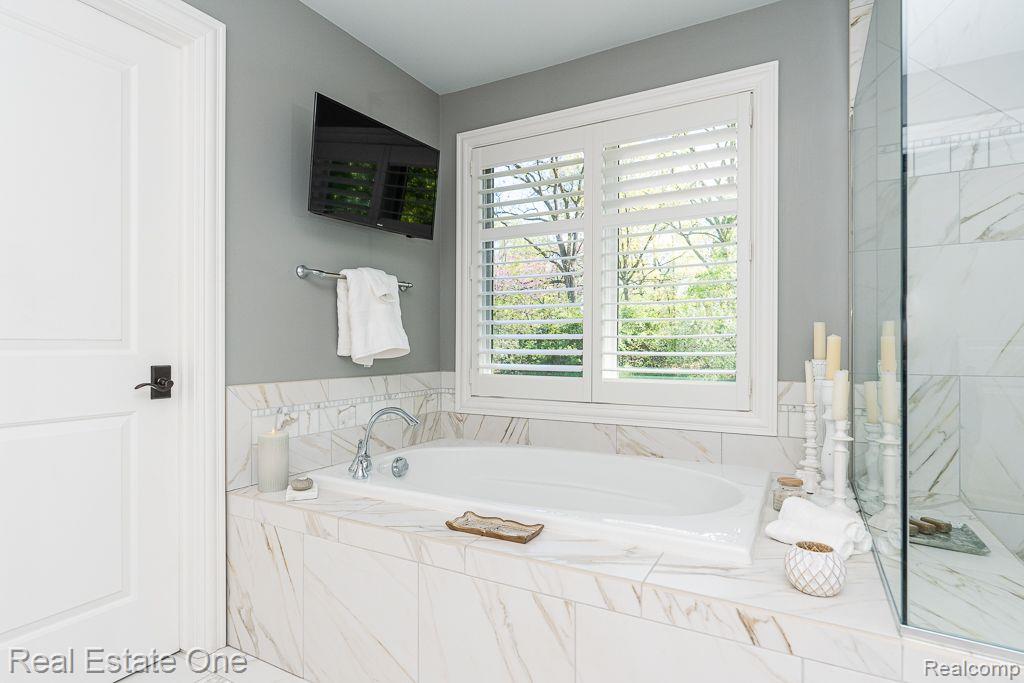 611 Wellington CIR