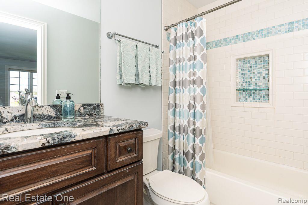 611 Wellington CIR