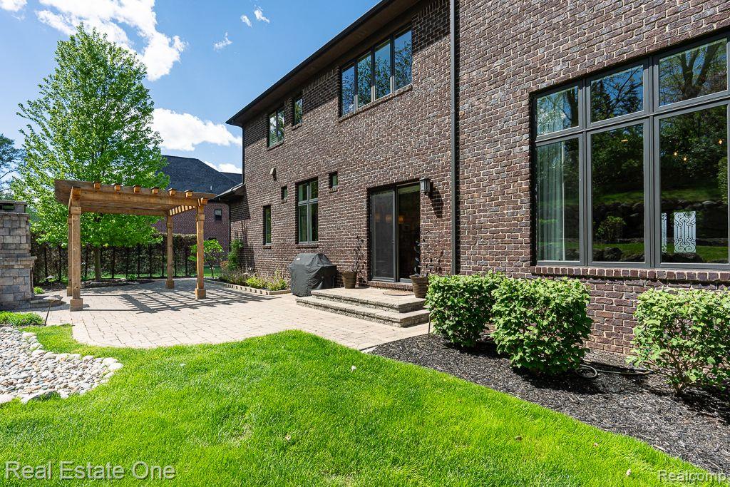 611 Wellington CIR