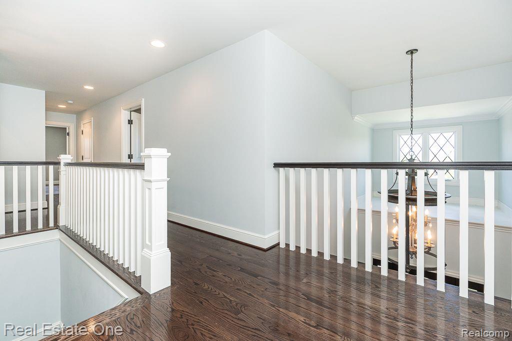 611 Wellington CIR