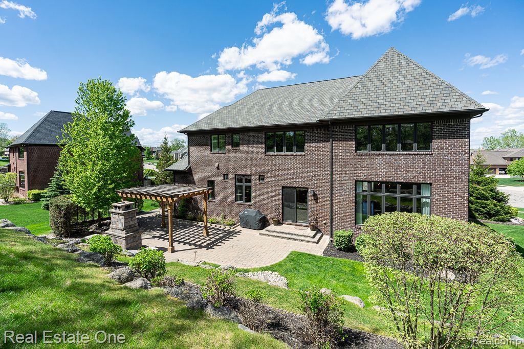 611 Wellington CIR