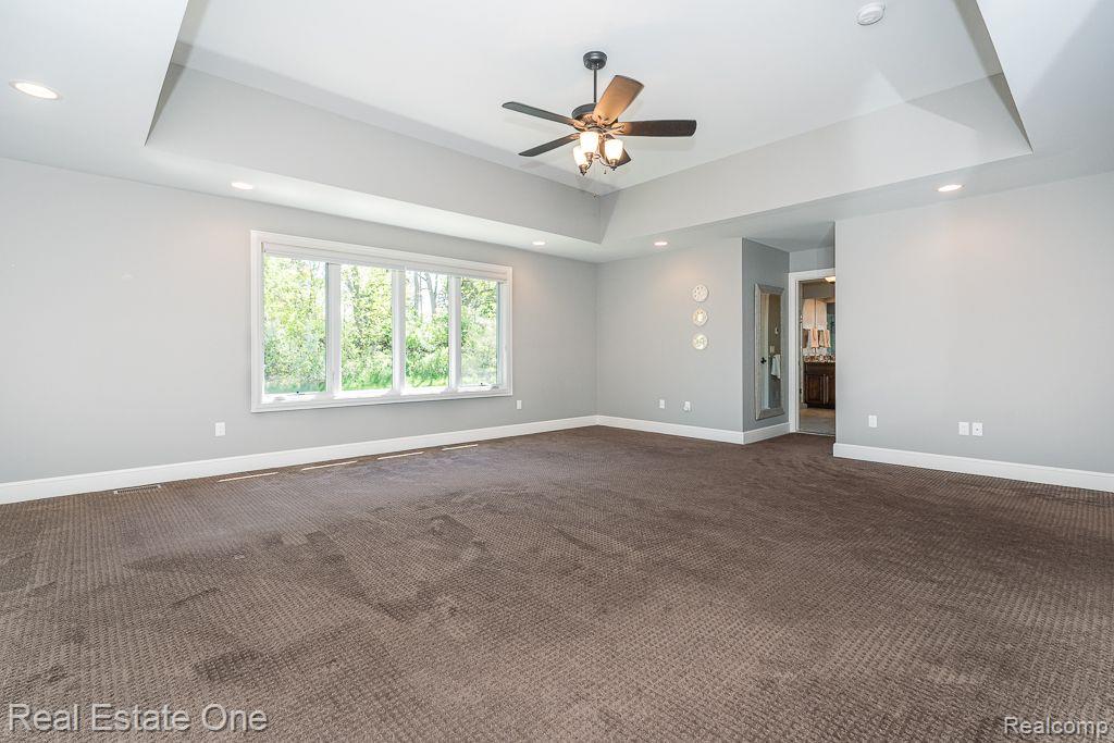 611 Wellington CIR