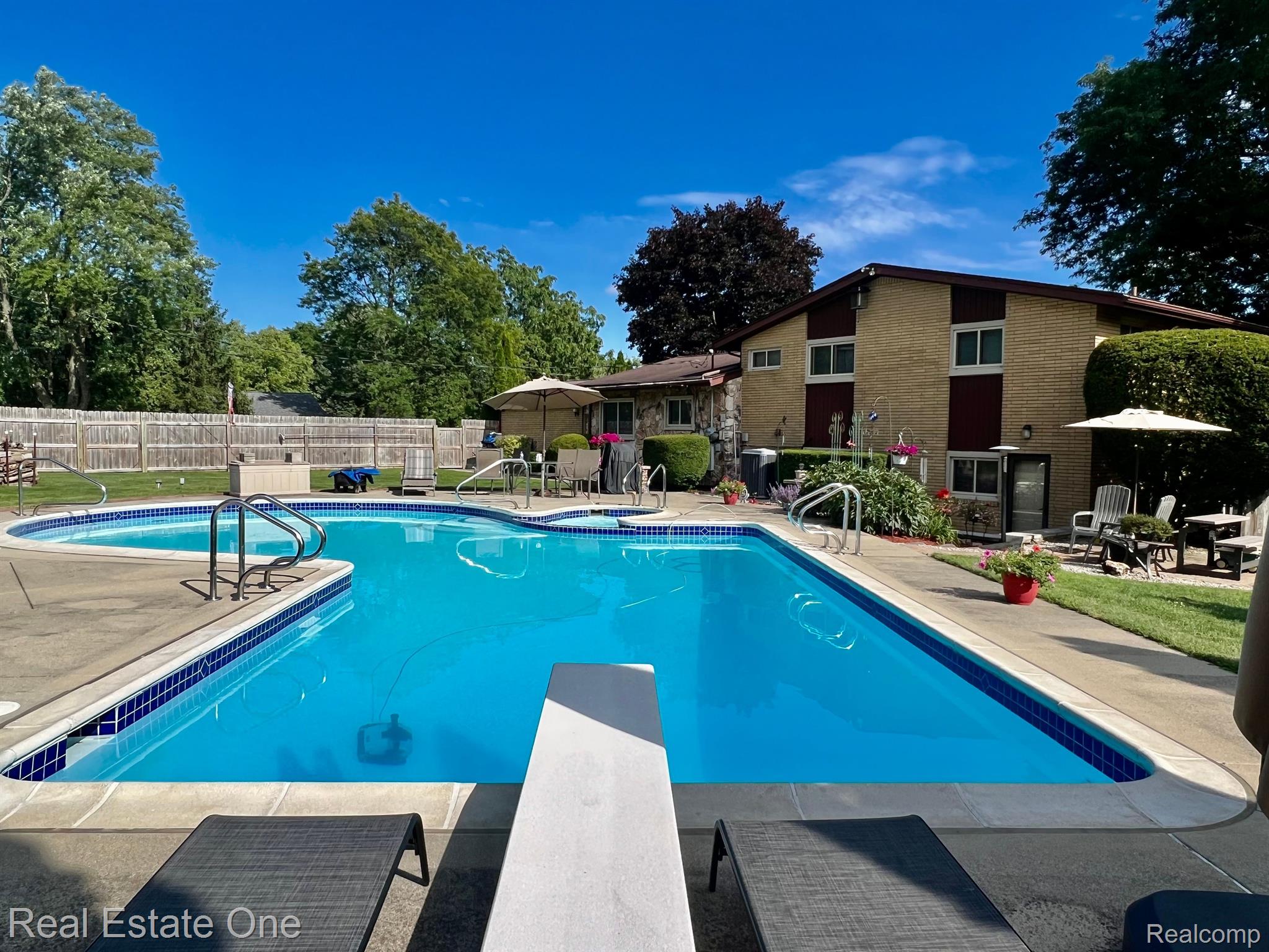 2822 W TIENKEN RD