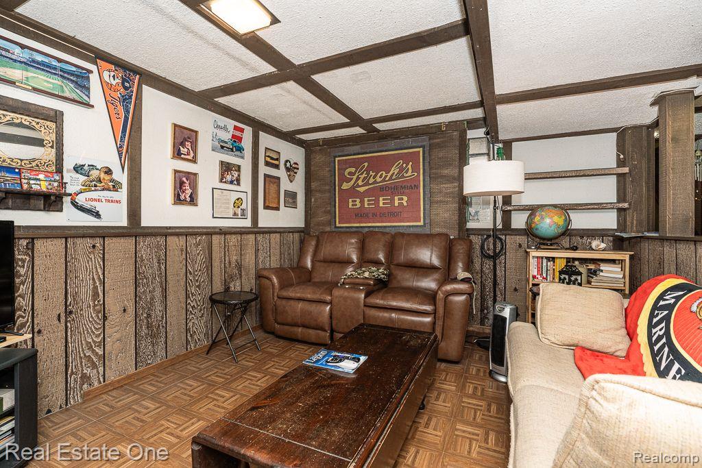 3958 Hedgerow LN