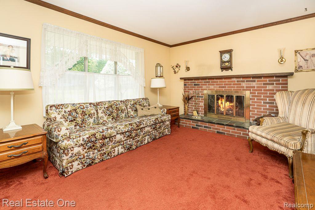 3958 Hedgerow LN