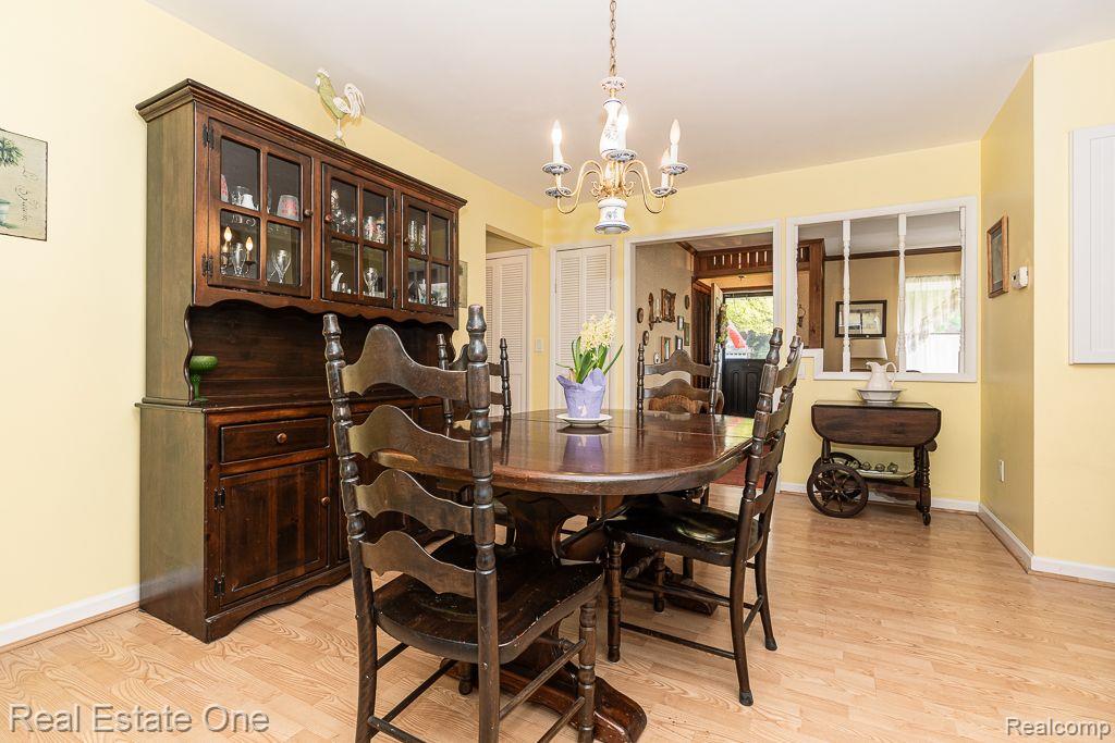3958 Hedgerow LN