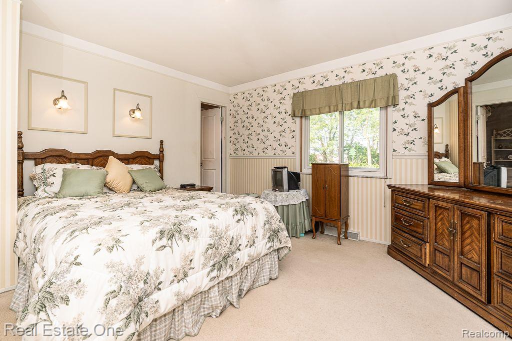 3958 Hedgerow LN