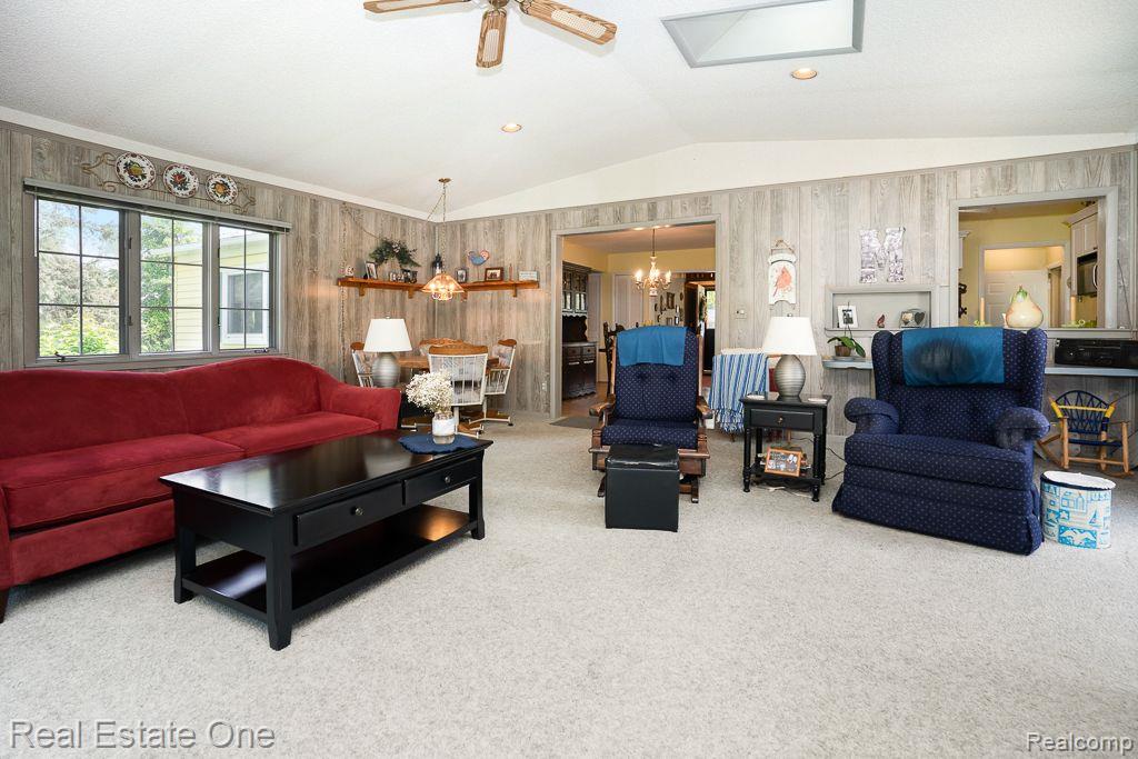 3958 Hedgerow LN