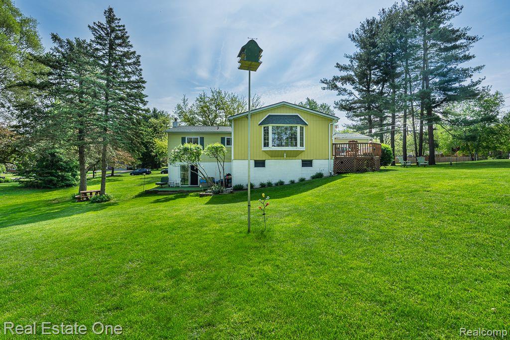 3958 Hedgerow LN